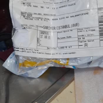 PTT Kargo Gelen Kargonun İçindeki Kavanozun Kırılmış Ve Sıvının Akmış Olması.