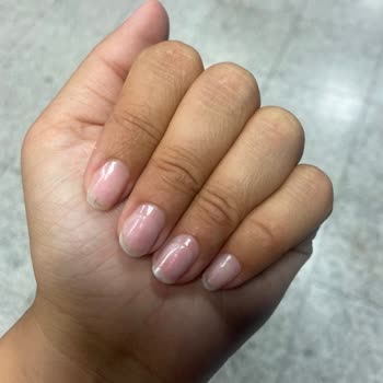 Gratis Beauty Sirkeci Protez Tırnak Çıkarma