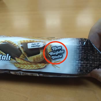 Eti Gıda Eti Burçak Çikolata Kremalı Bisküvi Üzerinde Yazım Hatası Var