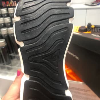 FLO Ayakkabı FLO Yanlış Numara Ayakkabı Gönderdi İade İçin Mağdur Edildim.