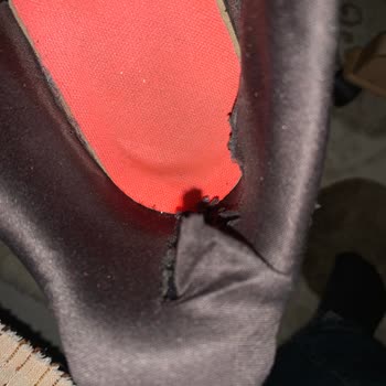 In Street İç Arka Sünger Yırtılması Ve Yan Kumaş Yırtıl Ması