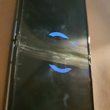 Dört Aylık Samsung Galaxy Z Flip 4 Ekranı Kronik Sorunu Çözülmüyor!
