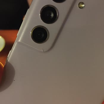 Samsung Telefon S 21 Fe Plastiğinde Kendi Kendine Çatlama Yapması