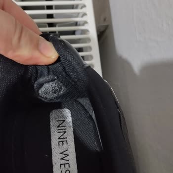 FLO Nine West Markalı Spor Ayakkabının Dağılması.