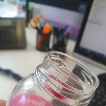 Pindrinks Hibiskus Tea İçeceğinin İçinden Cam Çıktı