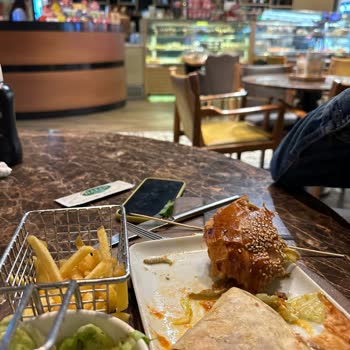 Hakan Baklava (Sivas) - Yemeğin İçinden Tırtıl Çıkması