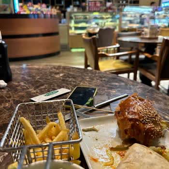 Hakan Baklava (Sivas) - Yemeğin İçinden Tırtıl Çıkması