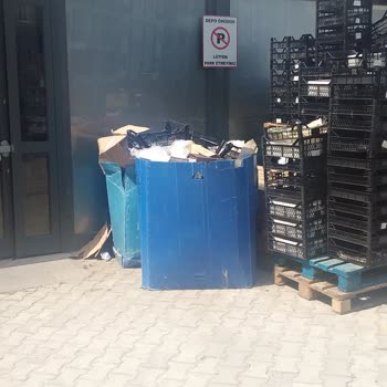 A101 Şubesinin Atıkları Mikrop Saçıyor