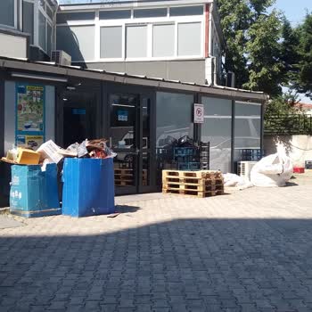 A101 Şubesinin Atıkları Mikrop Saçıyor