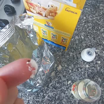 Bebelac Böcek Çıktı Mamanın İçinden