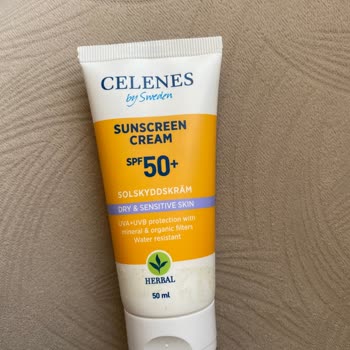 Celenes By Sweden Güneş Kremi Soyuluyor Ve Çok Kötü His Bırakıyor!