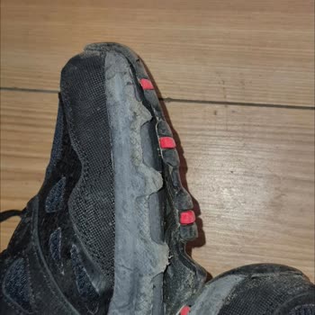 Skechers Outdoor Ayakkabının Üçüncü Kullanımda Tabanı Ayrıldı.