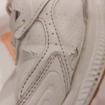 Skechers Kullanılamaz Hale Gelen Ayakkabının İadesinin Yapılmaması.