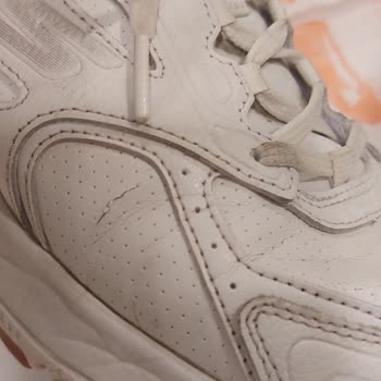 Skechers Kullanılamaz Hale Gelen Ayakkabının İadesinin Yapılmaması.