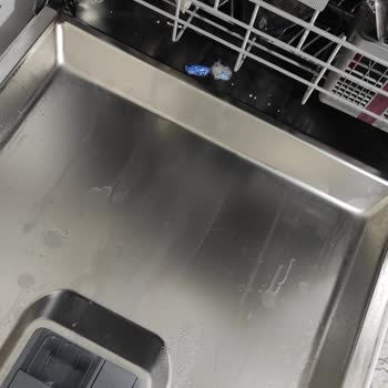 Arçelik 6155 Arıza Var Ve Kapak Atma Özelliği Her Programında Yok.