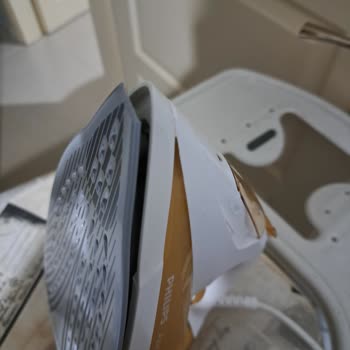 Philips Ev Aletleri Philips Azur Ütü Ucu Kırıldı, Tamir Edilmedi, Tabanı Çok Kalitesizmiş