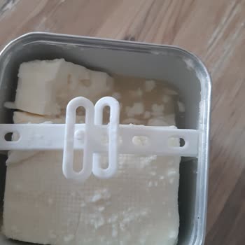 Tahsildaroğlu Ve Carrefour Bozuk Gurme Peynir Satmaya Devam Ediyor