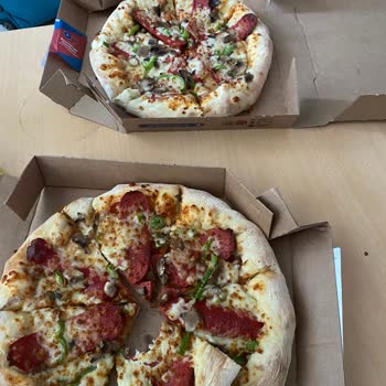 Domino's Pizza Malzeme Eksik Olup Pizza Hamurunun Pişmemesi