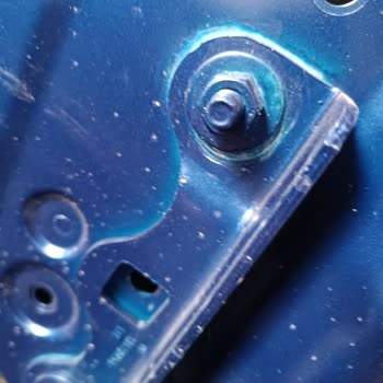 Aslanbey Otomotiv Crossland Kaput Vidalarında Oynama