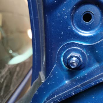 Aslanbey Otomotiv Crossland Kaput Vidalarında Oynama