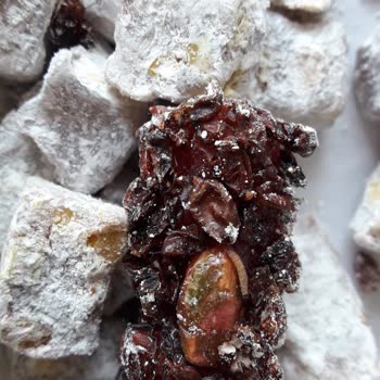 Tuğba Kuruyemiş İki Ayrı Streç Folyo İle Sarılmış Pakette Kurtlu Lokum