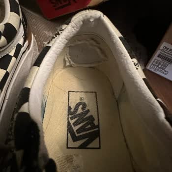 Vans Ayakkabım Hemen Delindi.