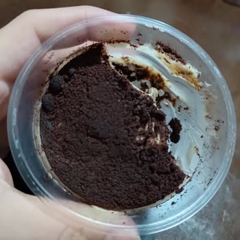 Özsüt BİM'deki Bardak Tiramisu Tatlısında Metal Tadı Var