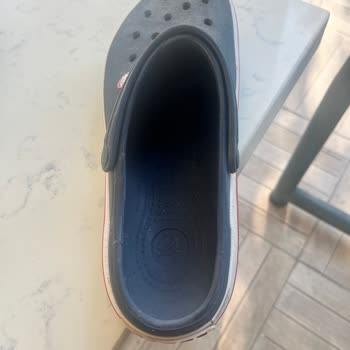 Crocs Terlik Kumsalda Küçüldü Rengi Soldu