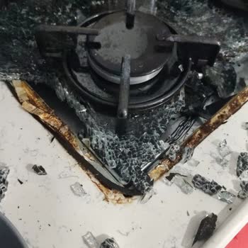 Simfer Ankastre Ocak Camı Patladı