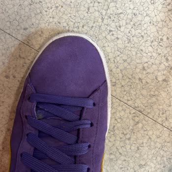 Puma Suede Ayakkabı Islak Gibi Gözüküyor
