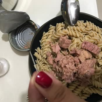 Dardanel Ton Klasik Ürününden Kocaman Kılçık Çıktı