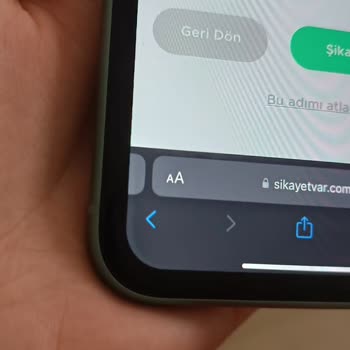 iPhone 11 Sol Alt Köşede Kararma