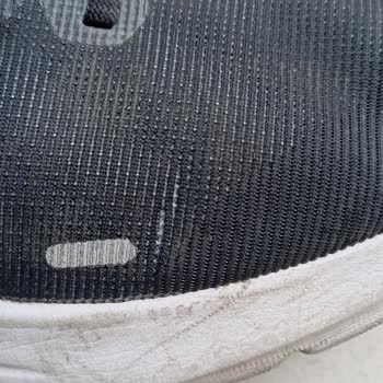 Nike Yanlardan Patlayan Ayakkabı