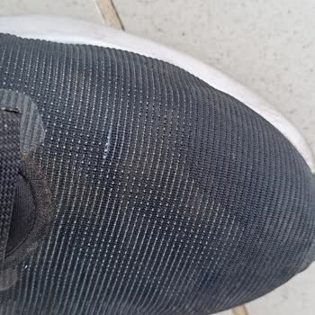 Nike Yanlardan Patlayan Ayakkabı