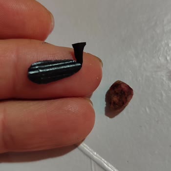 Liva Pastanesi (livashop.com) Pastadan Çıkan Taş Ve Plastik Parçası
