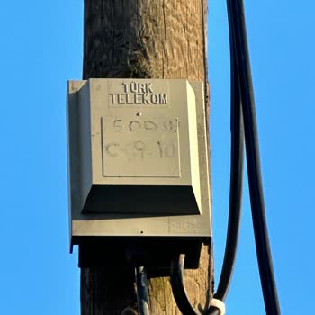 Vodafone Net İnternet Kablo Direği Kırılmış