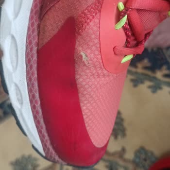 Under Armour Ayakkabı Üst Kısmında Yırtık Kullanıcı Hatası Değildir.