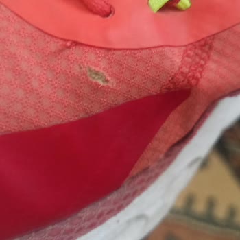 Under Armour Ayakkabı Üst Kısmında Yırtık Kullanıcı Hatası Değildir.