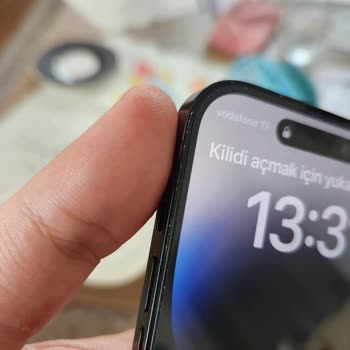 iPhone 14 Pro Çerçeve Kenarlarının Boyası Atıyor