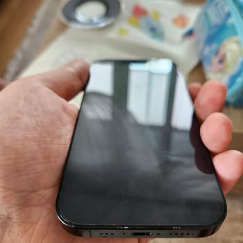 iPhone 14 Pro Çerçeve Kenarlarının Boyası Atıyor