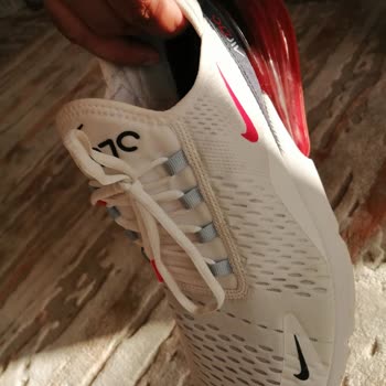 Nike Markası Ürününü Arkasında Değil. Şikayetçiyim