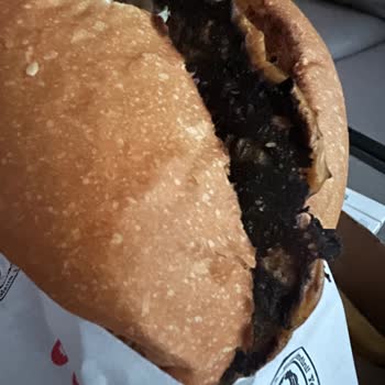 Kricket Burger Geç Teslimat Ve Yanmış Köfte