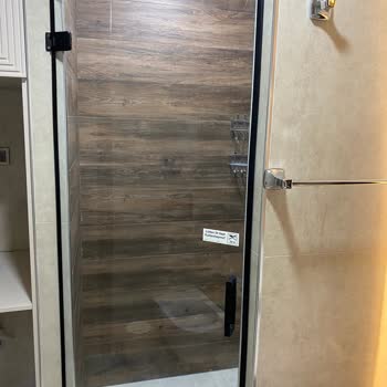 Pakduş Yeni Taktıkları Üç Adet Duş Su Kaçırıyor