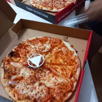 Sbarro İstanbul Neomarin Şubesi İlgisiz