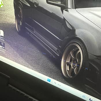 HP Victus Laptopum Mavi Çizgileri