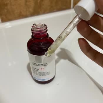 La Roche - Posay Retinol B3 Serum Şişenin Yarısında Bozuldu Tüpün İçi Siyahlaştı