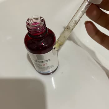 La Roche - Posay Retinol B3 Serum Şişenin Yarısında Bozuldu Tüpün İçi Siyahlaştı