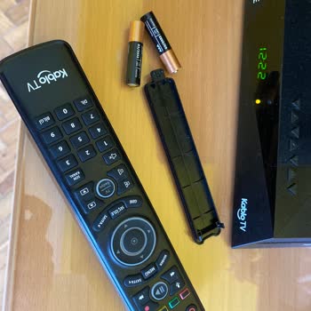 Kablo TV Uydu Cihazı Ve Arızalı Kumandası