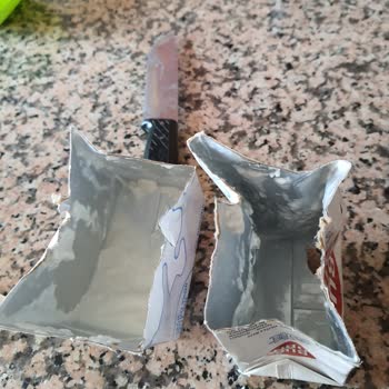 Burdan Süt Ve Süt Ürünleri Süt Kutusunda Yoğun Tabaka