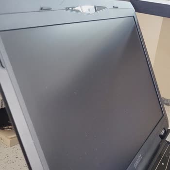 Monster Laptopumun Ekranını Kirli Bıraktı Ve Menteşesini Kırdılar!